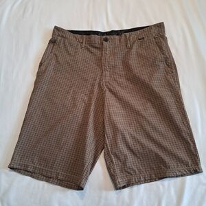 Hurley men's size 31 dark tan with brown lines colored shorts